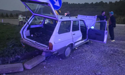 Karayolunda iki araç çarpıştı: Yaralılar var