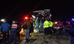 Minibüs yolcu otobüsüyle çarpıştı: Çok sayıda yaralı var