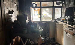 Psikolojik sorunları olduğu iddia edilen kişi evini ateşe verdi, balkona çıkıp izledi