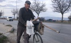 84 yaşında pedal çevirerek geçimini sağlıyor