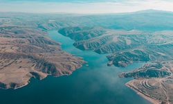 Bozkırın ortasında mest eden mavi