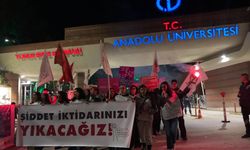 Eskişehir’de öğrencilerden 25 Kasım yürüyüşü: “Kadınlar size boyun eğmez”