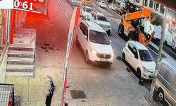 Hiçbir şeyi umursamadan kaldırımda metrelerce ilerledi