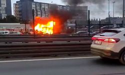 Cevizlibağ’da iş makinesi alevlere teslim oldu