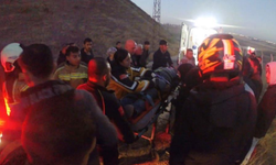 Otomobil şarampole yuvarlandı: Yaralı sürücüyü itfaiye kurtardı