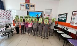 Toplum gönüllülerinden köy okuluna anlamlı ziyaret