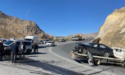 Hakkari-Van karayolunda trafik kazası: 3 yaralı