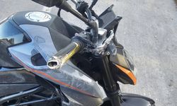 Seyir halindeki motosiklet önüne çıkan köpeğe çarptı: 2 yaralı