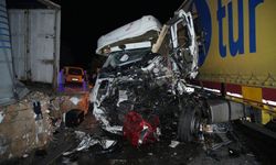 Hatalı sollama zincirleme kazaya neden oldu: 1 ölü, 2 yaralı