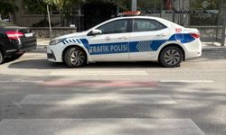 Ekip otosunu yaya yoluna park eden polis memuruna trafik cezası kesildi
