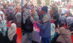 Ücretsiz hamsi dağıtımı yoğun ilgi gördü