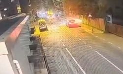 Bakırköy'de iş makinesine çarpan motosikletli yaralandı