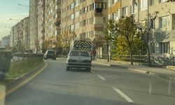 Eskişehir’de “Yakışır yaşıma yanlışlarım” yazılı abartı egzozlu araç trafiği rahatsız etti
