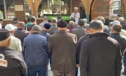 Eskişehir'de bıçakla boynu kesilen kadın son yolculuğuna uğurlandı: Oğlu adliyeye sevk edildi