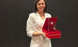 Doç. Dr. Çevik'e "TEB Eczacılık Akademisi Teşvik Ödülü"