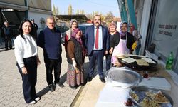 İnönülü kadınlardan Başkan Hamamcı’ya bazlama ikramı