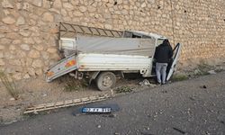 Kamyonet hafif ticari araca arkadan çarptı: 4 kişi yaralandı