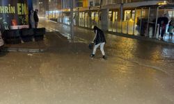 Aniden bastıran yağmur Eskişehir'i felç etti: Tramvay seferleri aksadı!
