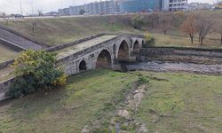 470 yıllık Haramidere Köprüsü içler acısı halde