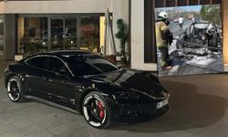 Lüks araç alev aldı, iş adamı son anda kurtuldu