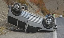 Takla atan araçta 2 kişi yaralandı