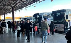 Herkes yola çıktı: Eskişehir otogarında tatil telaşı!