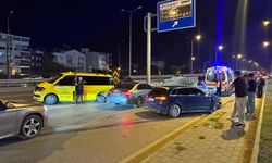 Manavgat’ta otomobil ile ticari taksi çarpıştı: 2 yaralı