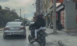 Sürücüsü kasksız, plakasız motosikletin gürültülü egzozu rahatsız etti!