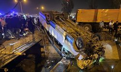 Yolcu minibüsü ile otomobil çarpıştı: 10 yaralı