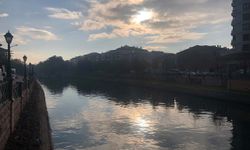 Eskişehir'de güneş ve Porsuk Çayı'nın uyumu ortaya kartpostallık görüntüler çıkardı