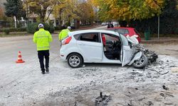 Eskişehir'de kamyona yandan çarpan aracın 70 yaşındaki sürücüsü hayatını kaybetti