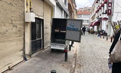 Eskişehir'de tatlılar sağlıksız şartlarda taşındı