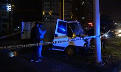 Malatya'da aydınlatma direğine çarpan minibüs sürücüsü hayatını kaybetti