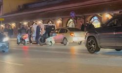 Yolunda ilerleyen araca çarpıp sürücüsünün üzerine yürüdüler