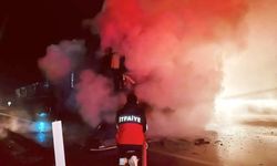 Hareket halindeki tır alev topuna döndü