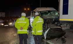 Edirne’de tıra çarpan panelvan hurdaya döndü