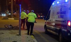 Otomobille çarpışan bisikletli ağır yaralandı