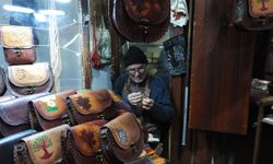 66 yıldır teknolojiye direnerek çanta yapıyor