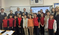 Şehrin en kıdemli öğretmenini ziyaret ettiler