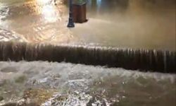 Çeşme'de etkili sağanak: Adeta denizle kara birleşti