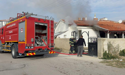 Annesinin evini ateşe verip kaçtı