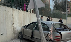 Eskişehir'de kontrolden çıkan araç hurdaya döndü