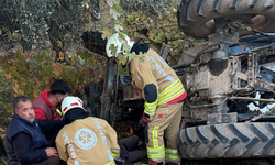 Devrilen traktörün altında kalan çiftçi hayatını kaybetti