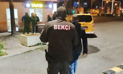 Anne ve baba, avukat kızlarını taksi durağına kilitledi