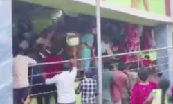 Hindistan'da tapınakta izdiham: 12 ölü