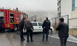 Park halindeki otomobil alev aldı