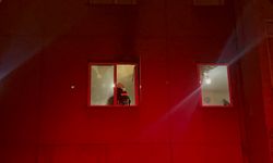 Eskişehir'de yangın paniği: 2 kişi dumandan etkilendi