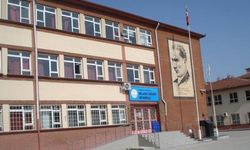 Melahat Ünügür Ortaokulu’nda müdür vekili tartışması: Veliler görevden alınmasını istiyor