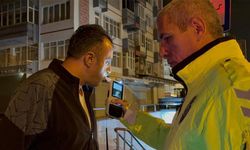 Ehliyetsiz sürücünün aracını almaya gelen kişi de ehliyetsiz çıktı