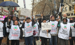 Eskişehir'de emekliler yağmura rağmen yürüdü: Bütçede yine emekli yok